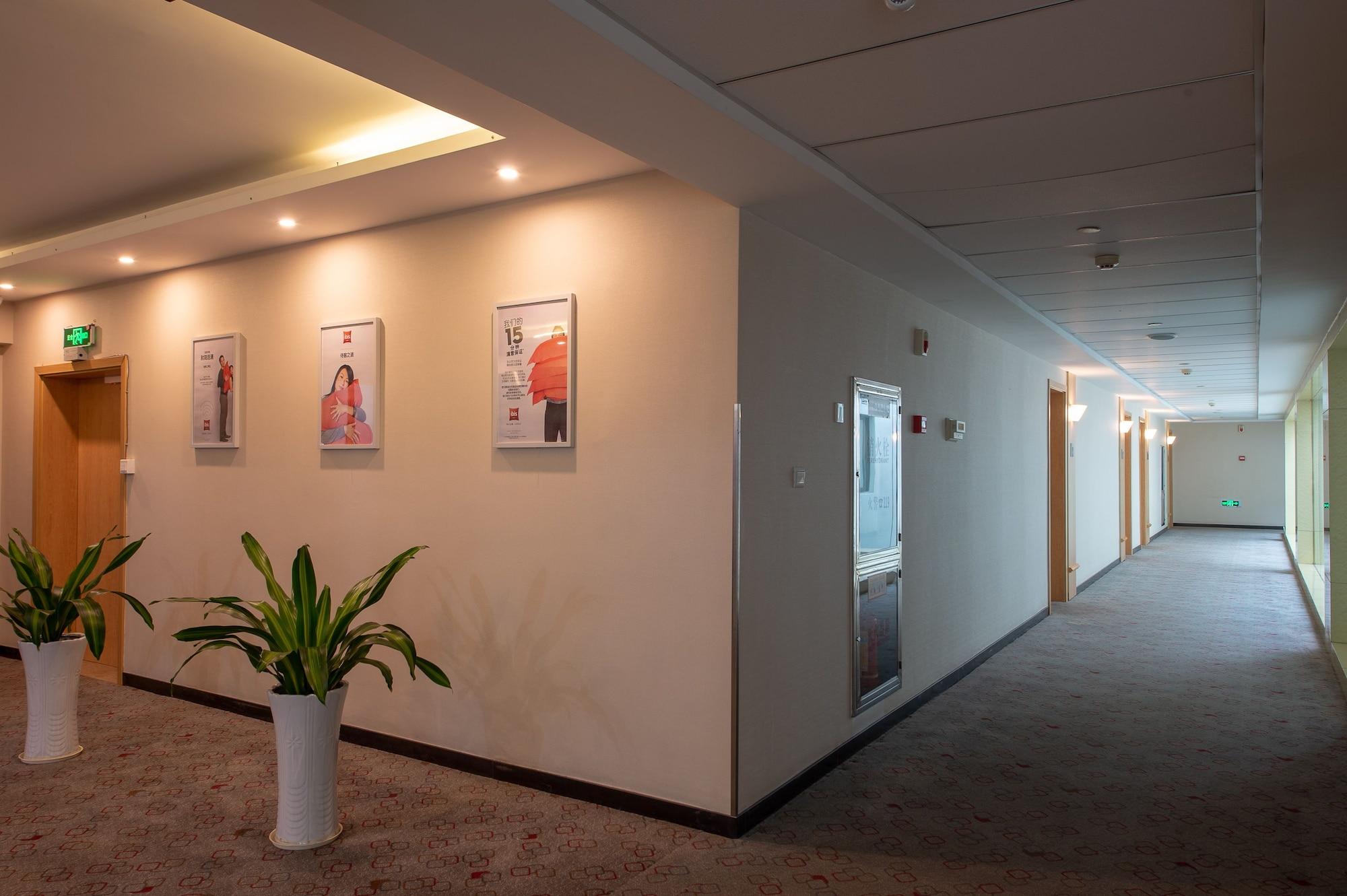 Ibis Hangzhou Huanglong Sports Center Hotel Екстер'єр фото