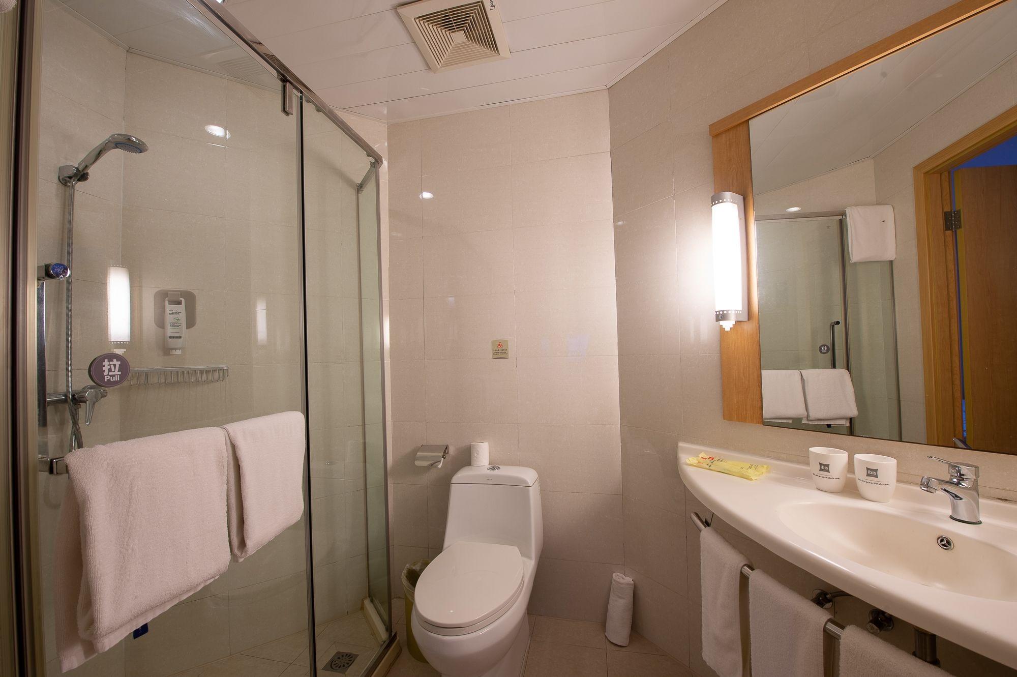 Ibis Hangzhou Huanglong Sports Center Hotel Екстер'єр фото