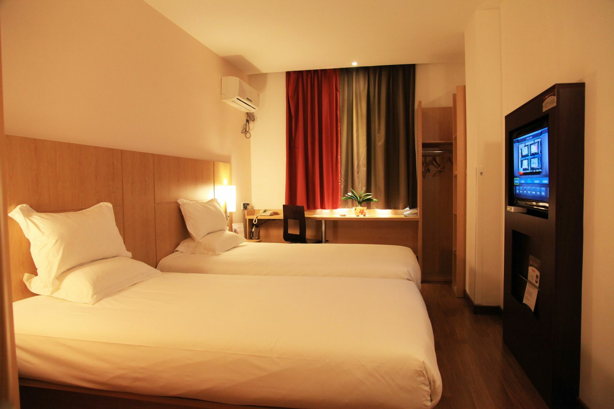 Ibis Hangzhou Huanglong Sports Center Hotel Екстер'єр фото