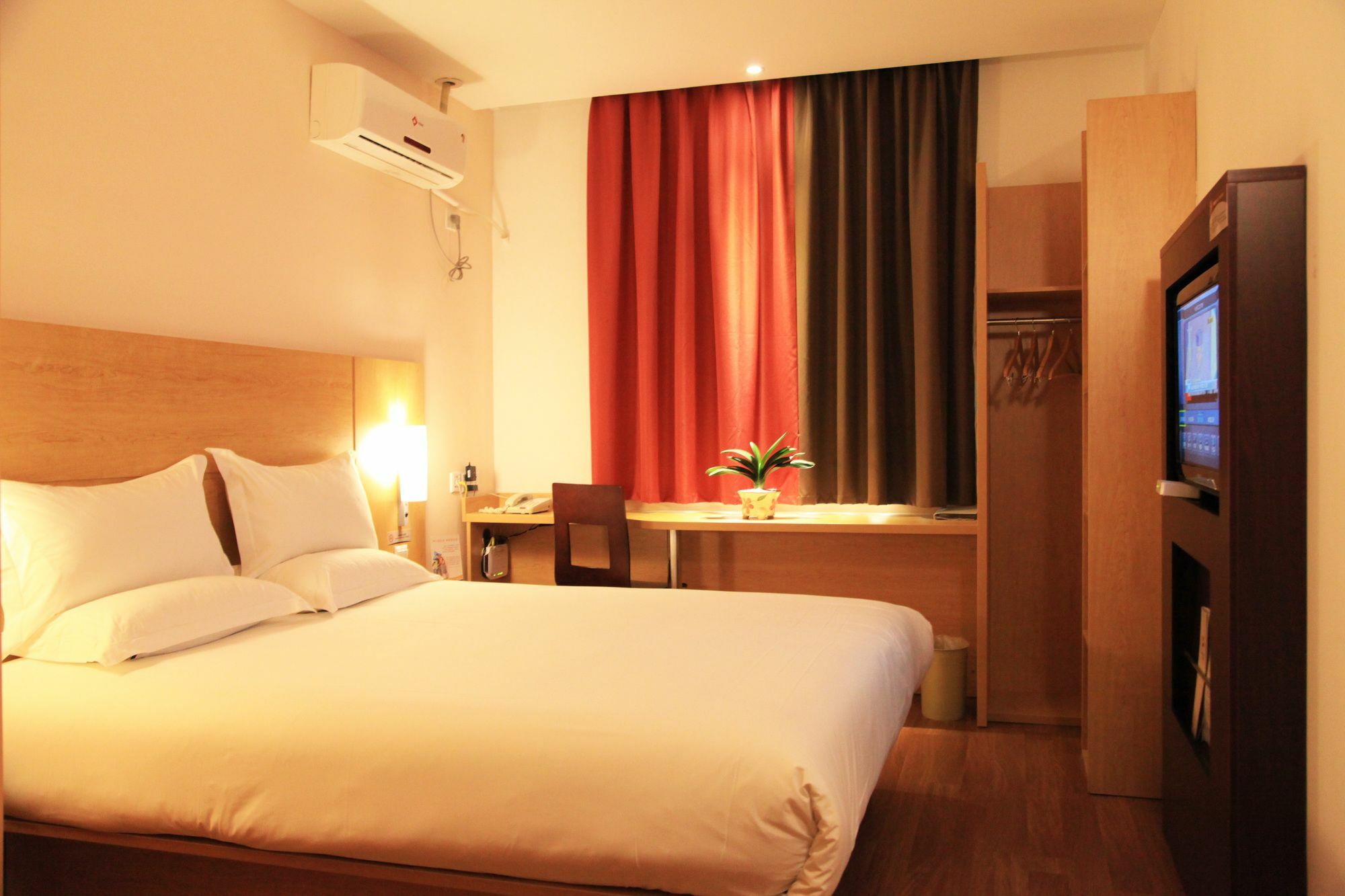 Ibis Hangzhou Huanglong Sports Center Hotel Екстер'єр фото